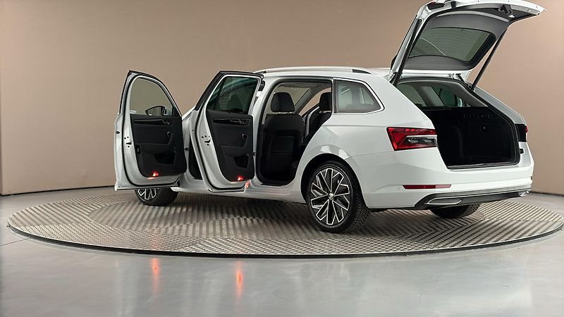 Škoda Superb 2.0 TDI DSG L&K Combi - fotka 7 z 34