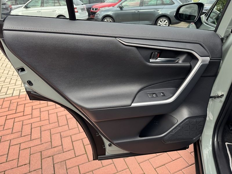 Toyota RAV4 (2023) 2.5HSD 4WD Hybrid Executive - fotka 25 z 49