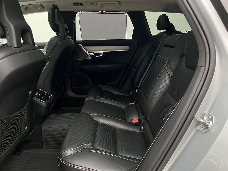 Volvo V90 CC D5 AWD PRO AUT - fotka 6 z 41