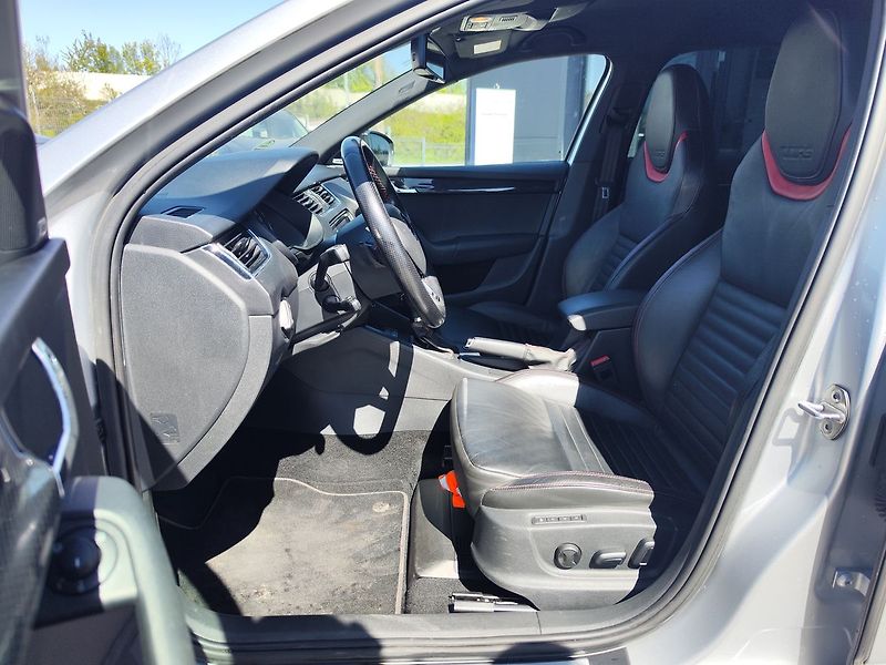 Škoda Octavia 2.0 TDi/135kW RS DSG ČR - fotka 16 z 35