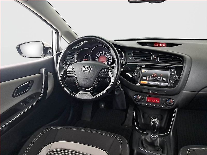 Kia Ceed (2014) 1.6 CRDi, Navi, Tempomat - fotka 7 z 17