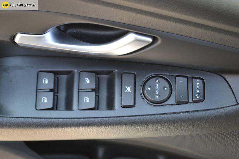 Hyundai i30 1.0T-GDI SMART ALU16 - fotka 39 z 49
