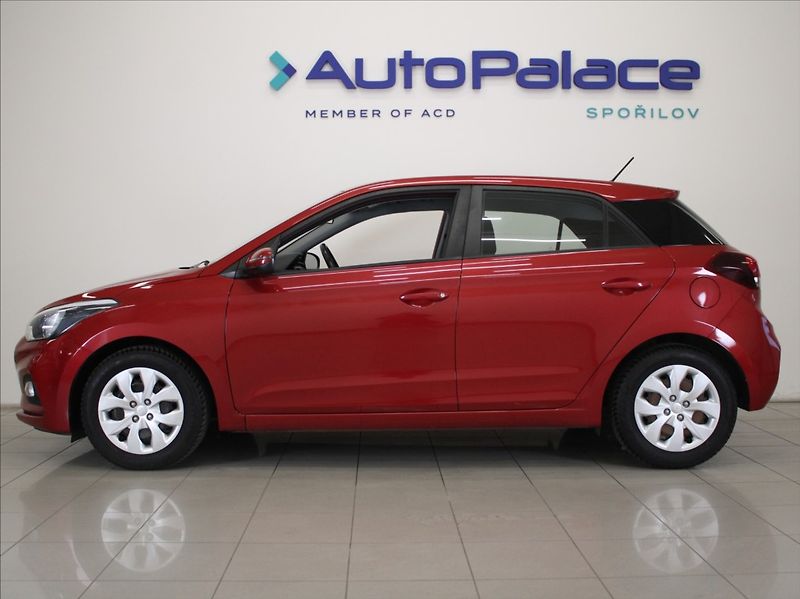 Hyundai i20 1,3 i 55kW Family+ 27 200km! - fotka 5 z 17