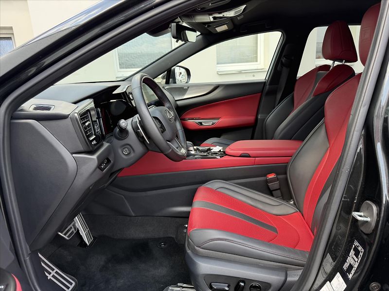 Lexus NX 350h 2,5 F-sport, 4x4 - fotka 8 z 28