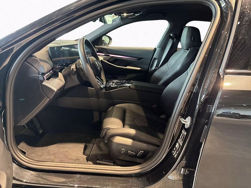 BMW Řada 5 520d xDrive M-Sport ACC H/K - fotka 7 z 12