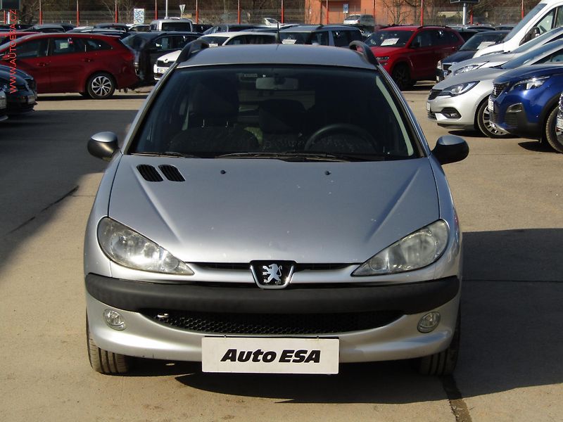 Peugeot 206 (2004) 1.4 HDi, ČR, AC, park.asist - fotka 2 z 14