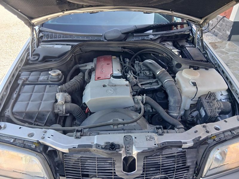 Mercedes-Benz Třídy C 200K 1.MAJ - fotka 24 z 31