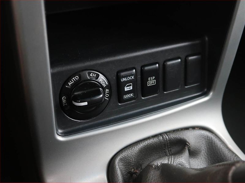 Nissan Pathfinder (2007) 2.5 dCi , 4X4 - fotka 13 z 17