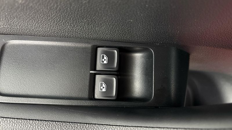 Škoda Fabia 1.0 TSI Ambition Combi - fotka 23 z 24