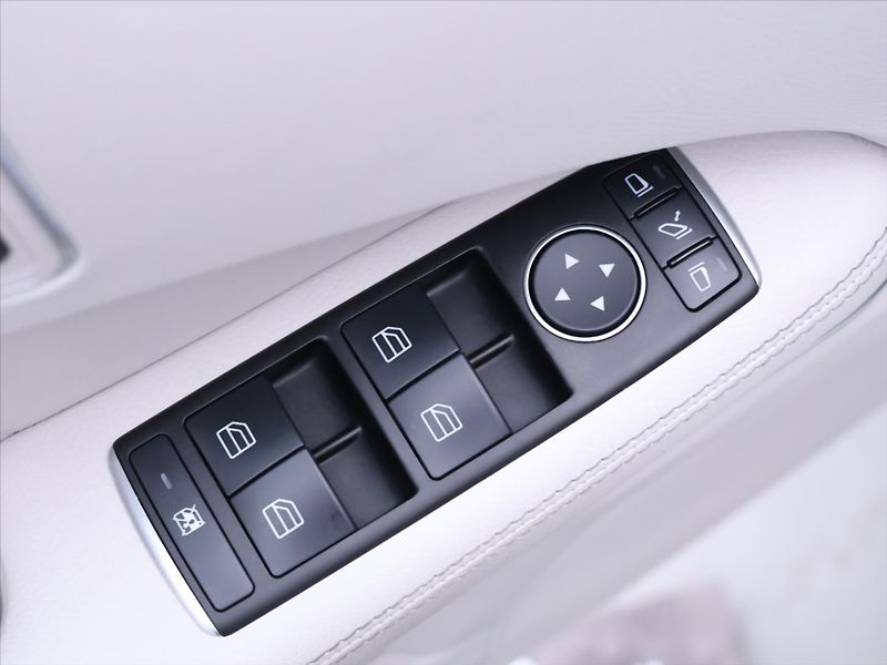 Mercedes-Benz Třídy E 3,5 E 400 Serv.kniha LED - fotka 15 z 37