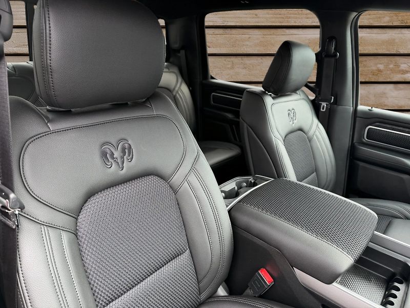 Dodge RAM (2022) +LEMON+HEMI+CREW CAB+ - fotka 10 z 23