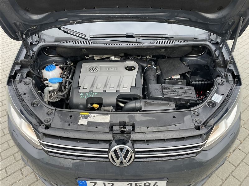 Volkswagen Touran 2,0 TDi 103kw DSG Highline Pan - fotka 21 z 25