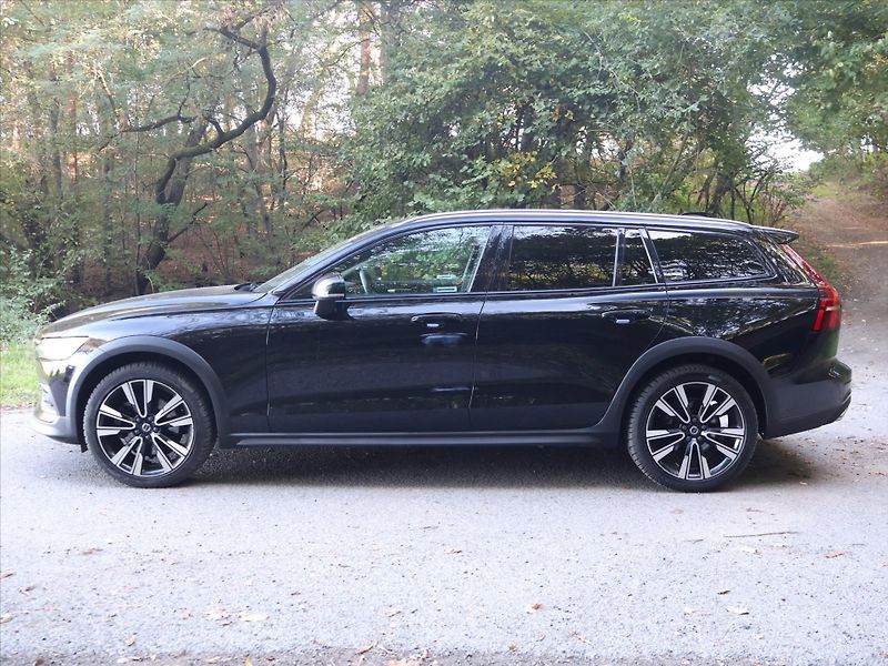 Volvo V60 2,0 B4 AWD Cross Country DPH - fotka 4 z 33