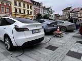 Sraz elektromobilů na náměstí ve Valašském Meziříčí, 5. srpna 2023.