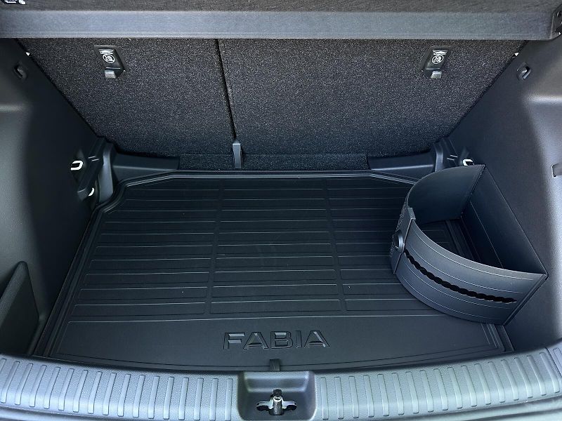 Škoda Fabia 1.0TSi 95PS LED V.Cockpit 2Z.C - fotka 38 z 40