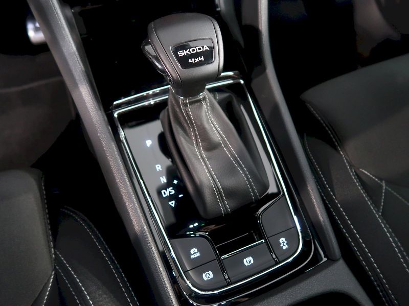 Škoda Karoq (2026) SPORTLINE 2.0TDI 110KW 4x4 DSG - fotka 33 z 43
