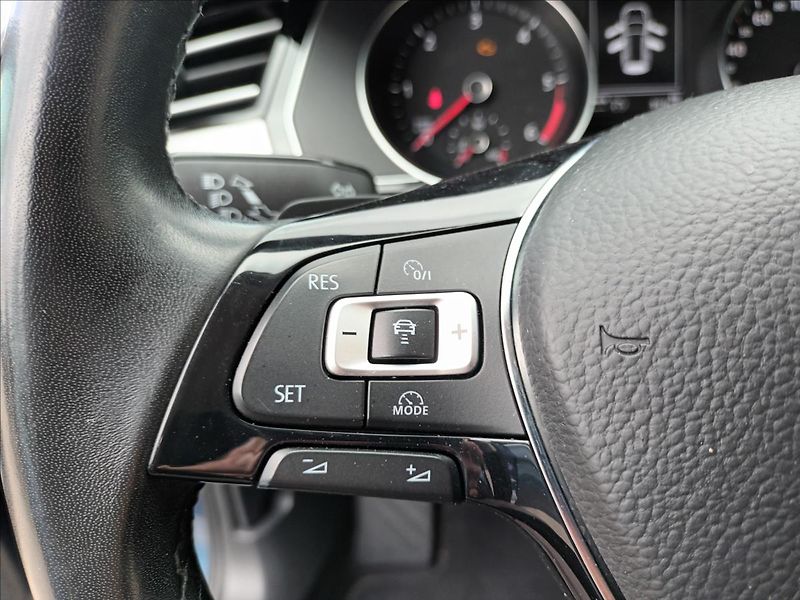 Volkswagen Passat 2,0 TDI,110kw,LED,SERVIS,TAŽNÉ - fotka 33 z 49