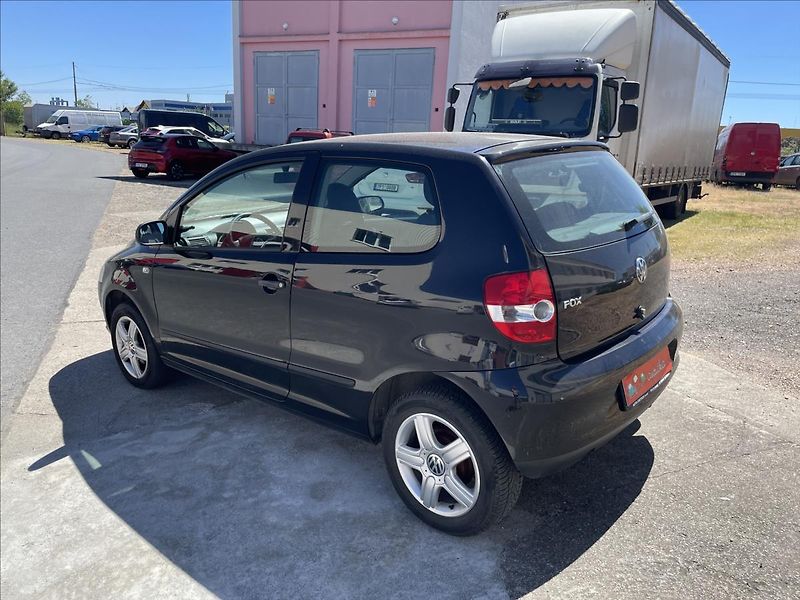 Volkswagen Fox jen 96. tis. km*nová STK* - fotka 7 z 35