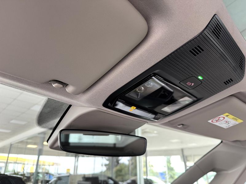 Volkswagen Multivan 2,0TDI DSG L2*STYLE*El.Dveře - fotka 27 z 50