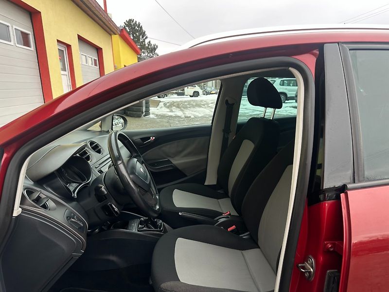 Seat Ibiza 1.6 TDi Digi Klima/ESP/1MAJ - fotka 10 z 22
