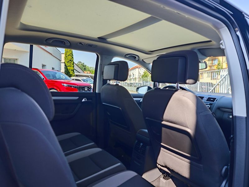 Volkswagen Touran (2013) 2.0 TDi Life 7 Míst Panorama - fotka 13 z 43
