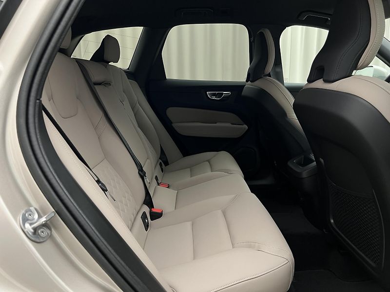 Volvo XC60 (2026) B5 AWD PLUS BRIGHT AUT - fotka 26 z 43