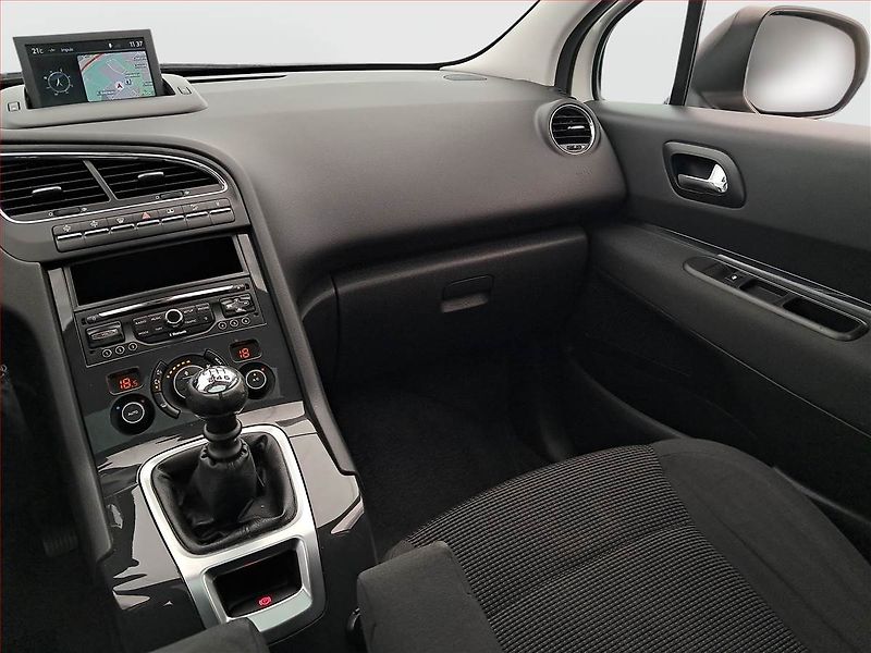 Peugeot 5008 (2014) 1.6 HDi, 7 míst, Navi - fotka 8 z 21