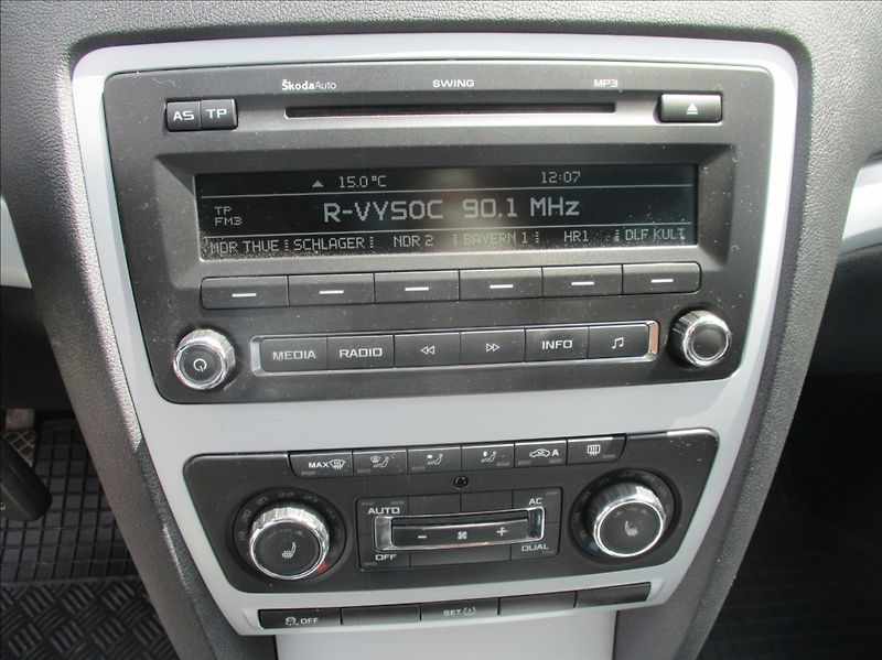 Škoda Octavia 1,2 TSI, klima,tažné,serviska, - fotka 13 z 24