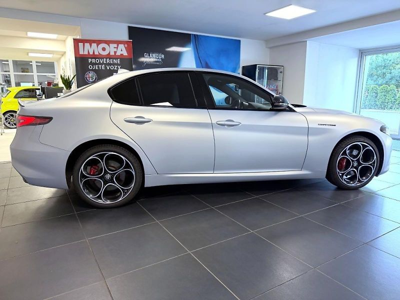 Alfa Romeo Giulia (2023) 2.0 T 280k AT8 ZF Q4 4x4 Compe - fotka 4 z 23