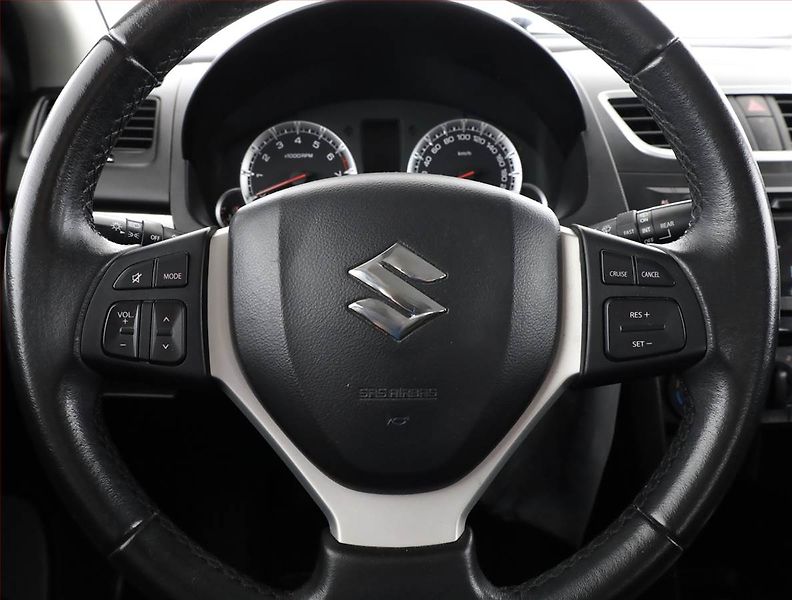 Suzuki Swift (2015) 1.2 - fotka 8 z 15