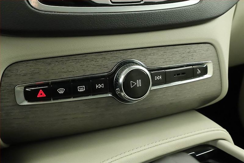 Volvo XC90 (2023) B5 AWD - fotka 12 z 21