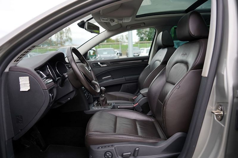 Škoda Superb 2.0 TDI 125 kW L&K/ČR/DPH - fotka 24 z 44