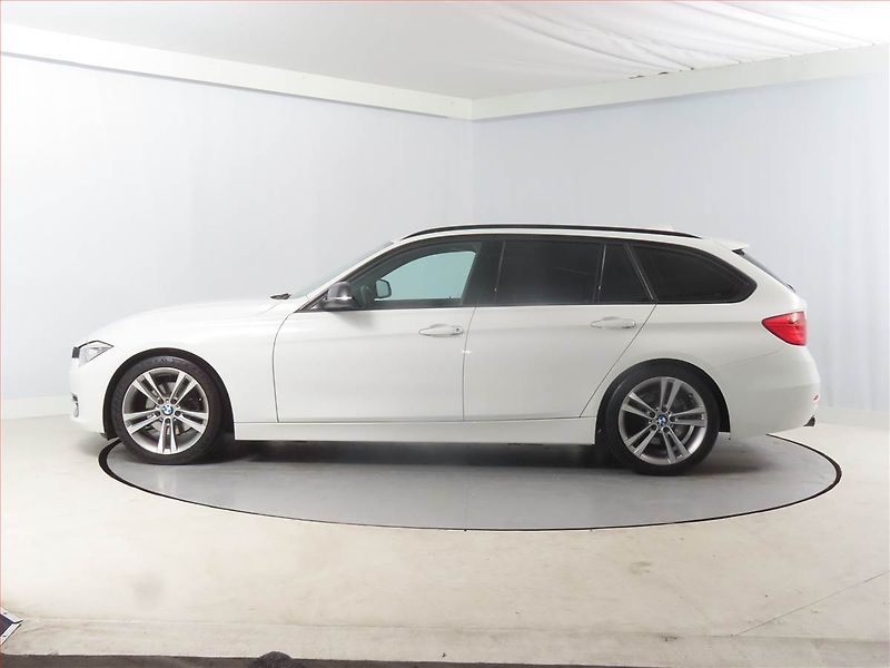 BMW Řada 3 (2012) Sport Line 320 d, Navi - fotka 3 z 14