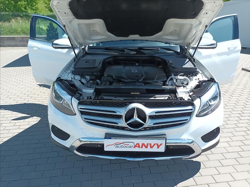 Mercedes-Benz GLC 2,1 220D,ČR,1MAJ,KŮŽE,TZ,NAVI, - fotka 30 z 44