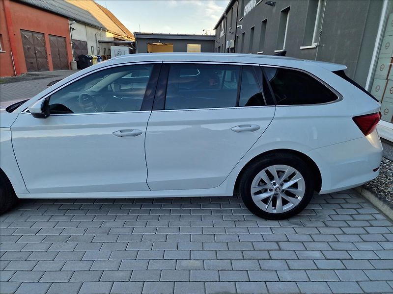 Škoda Octavia 2.0 TDI Style Tažné,ČR,1.Maj. - fotka 45 z 50