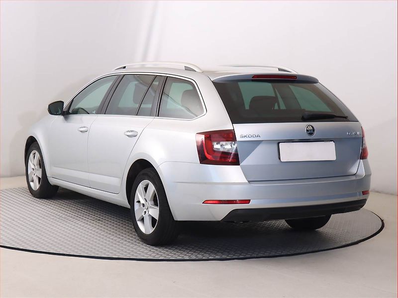 Škoda Octavia (2019) 1.6 TDI, Automat, Serv.kniha - fotka 4 z 20