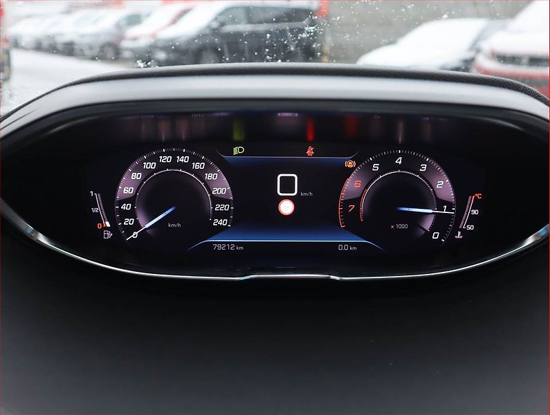Peugeot 5008 (2021) PureTech 130, 7 míst - fotka 11 z 20