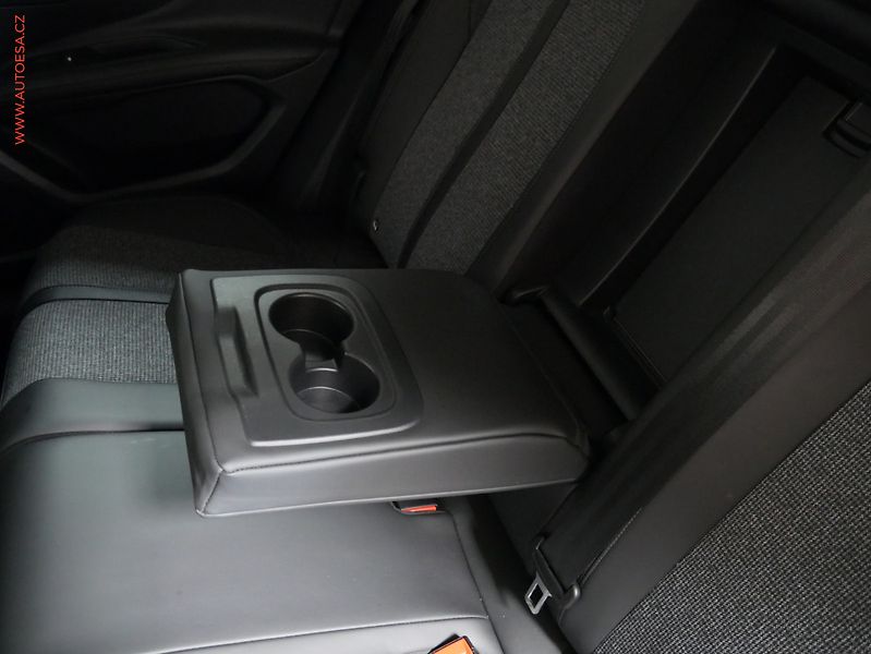 Peugeot 3008 (2018) 1.5 HDi, Allure - fotka 24 z 24