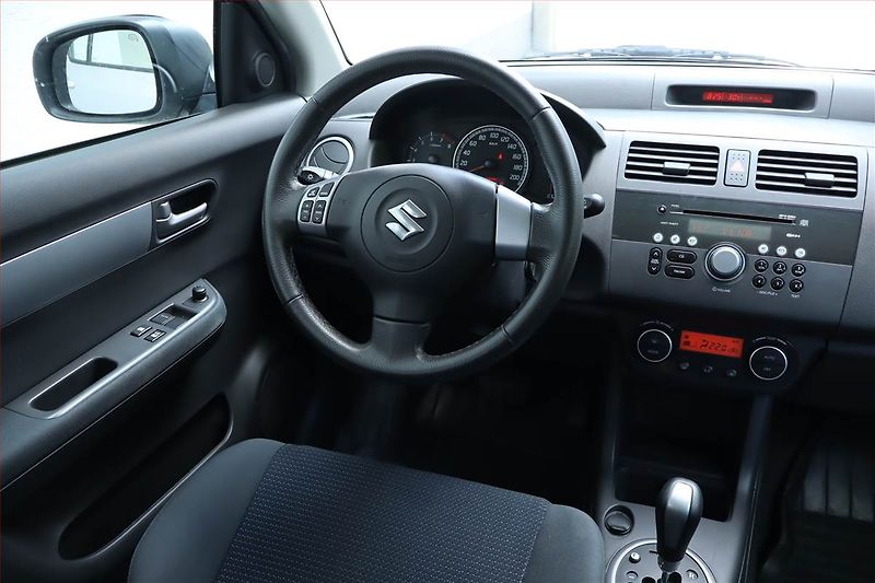 Suzuki Swift (2007) 1.3, Automat, Serv.kniha - fotka 7 z 19