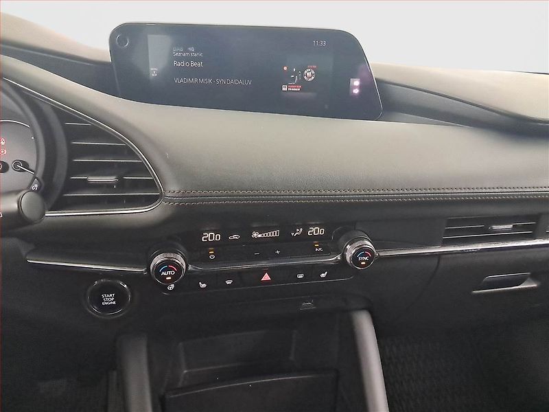 Mazda 3 (2019) 2.0 Skyactiv-G, Kůže, Navi - fotka 12 z 17