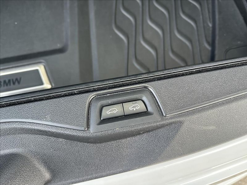 BMW X5 3,0 xDrive 30d M-SPORT LASER - fotka 28 z 38