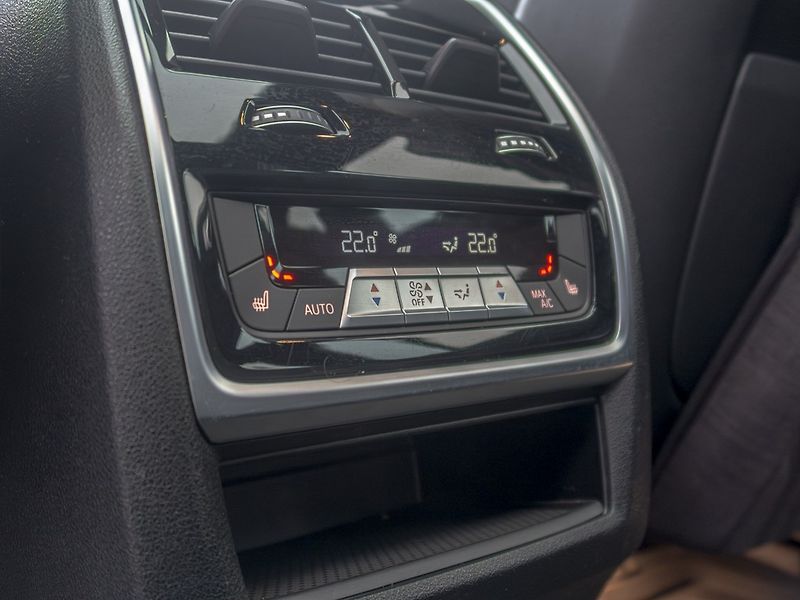 BMW X7 (2019) ČR 3.0i 250KW 7sed – INDIVIDUÁ - fotka 47 z 59