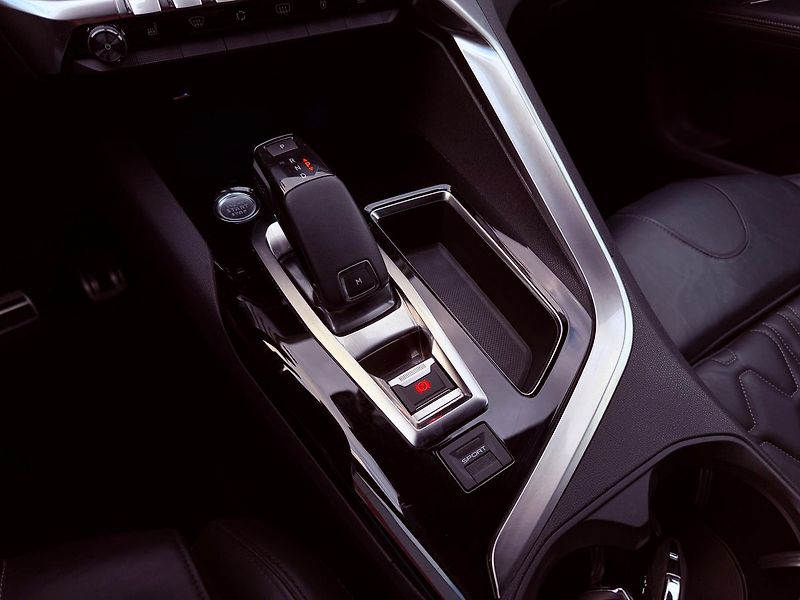 Peugeot 5008 1.6 PureTech Allure, Serviska - fotka 30 z 36