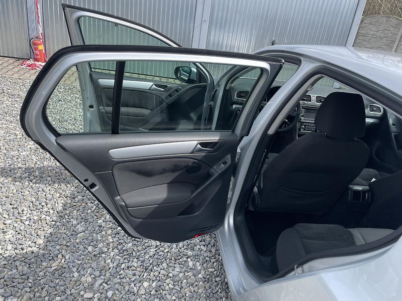 Volkswagen Golf 1.6TDi 105PS  6 HIGHLINE TOP!! - fotka 111 z 176