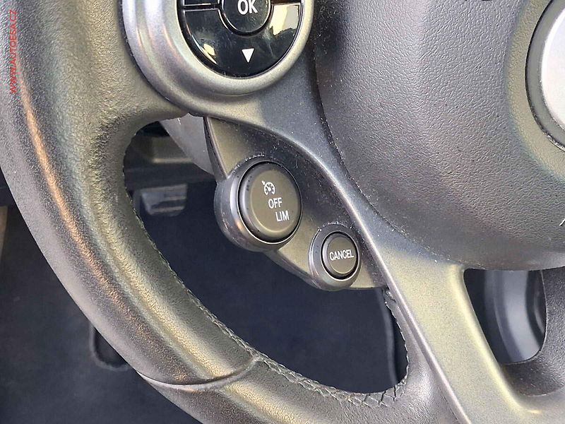 Smart Fortwo (2017) 1.0i, Passion, AC - fotka 13 z 16
