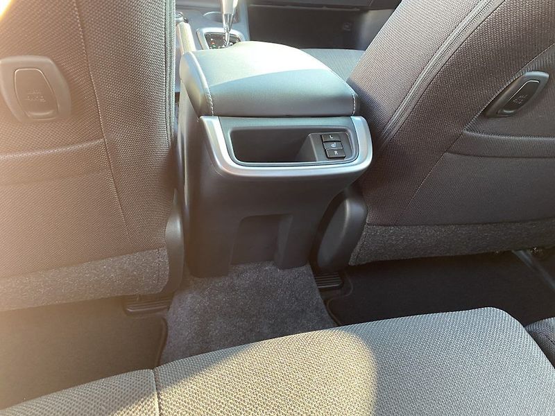Toyota Hilux 2,8 Diesel 6AT Executive - fotka 11 z 24