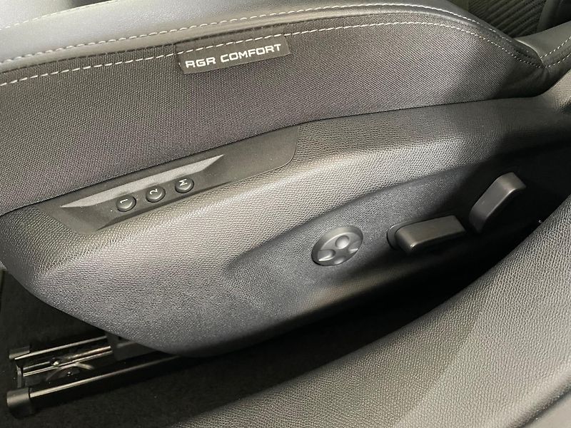 Peugeot 308 (2024) SW GT Plug-in Hybrid 225k - fotka 5 z 7
