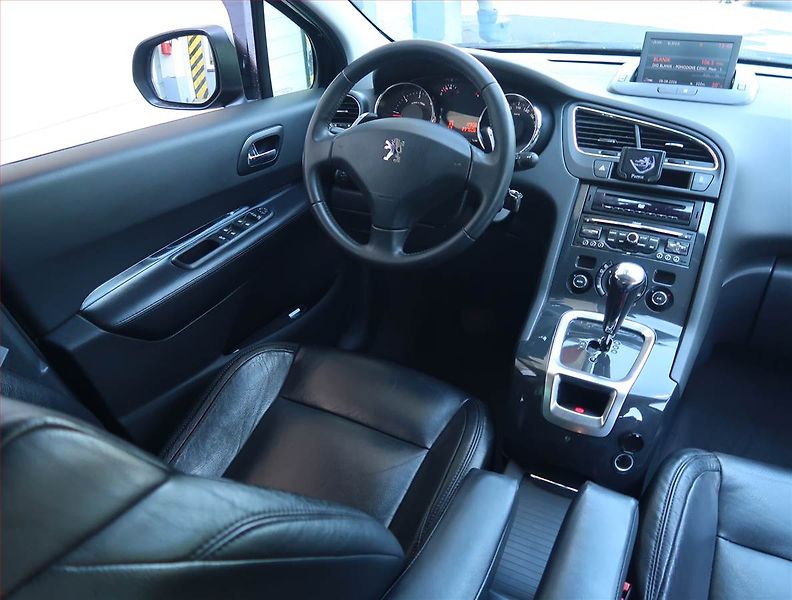 Peugeot 5008 (2014) Active Pack 1.6 HDi, Automat - fotka 7 z 16