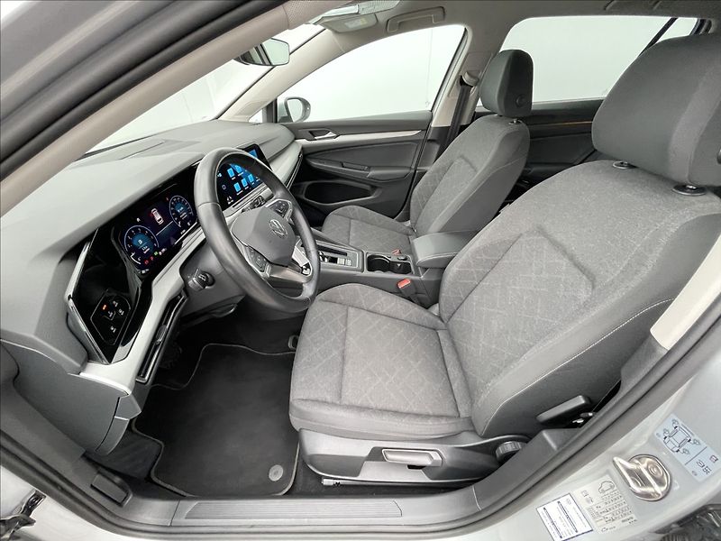 Volkswagen Golf Variant 1,5 eTSI DSG Life KESSY+Kamera - fotka 4 z 23