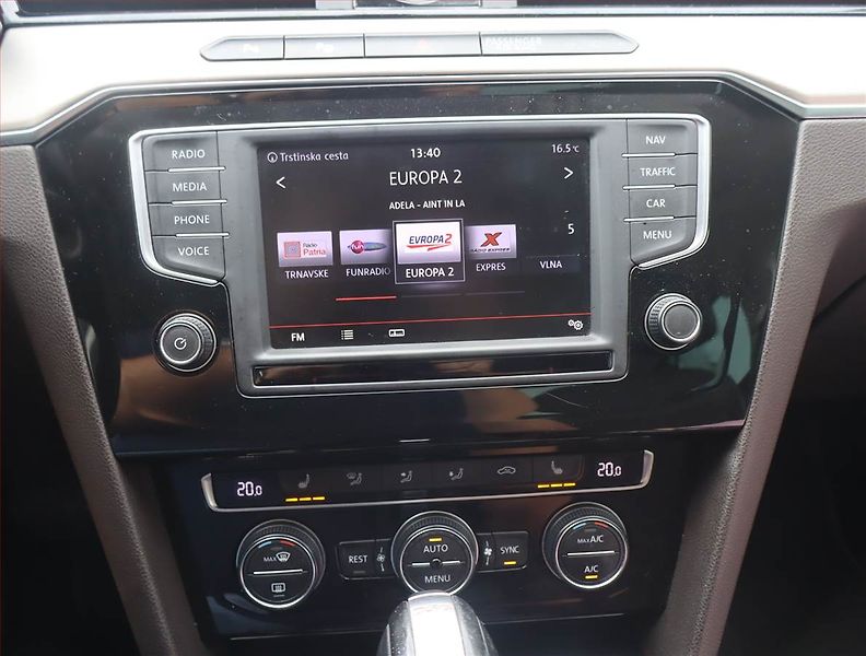 Volkswagen Passat (2015) 1.8 TSI, Automat, Serv.kniha - fotka 12 z 24